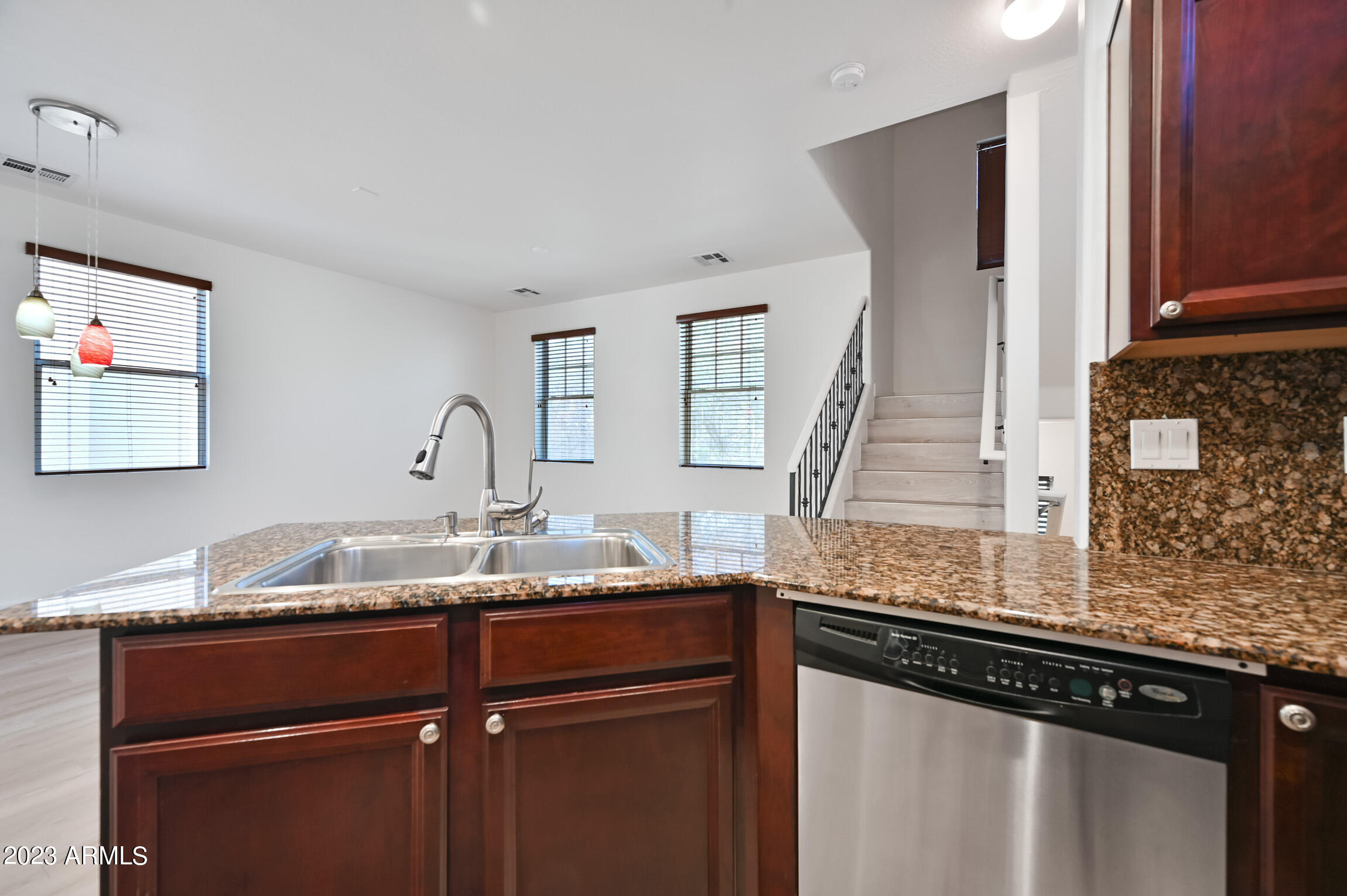 968 West Aspen Way Gilbert, AZ 85233 - Photo 12 of 26 ocupix-968WAW-12