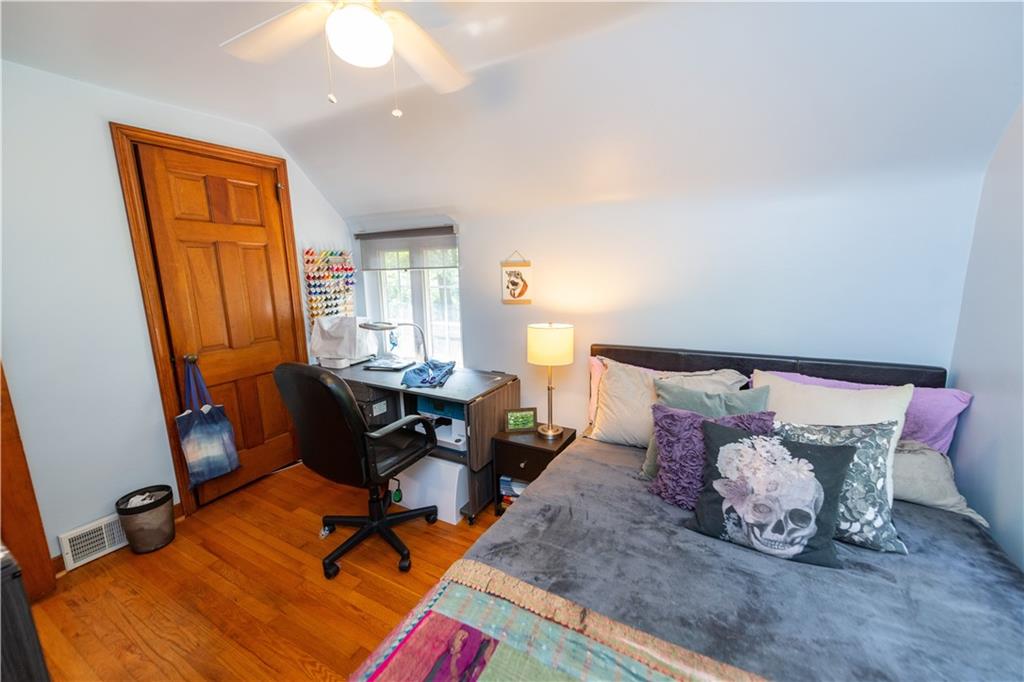 108 Cascade Road Pittsburgh, PA 15221 - Photo 30 of 42 a living room with furniture and a window