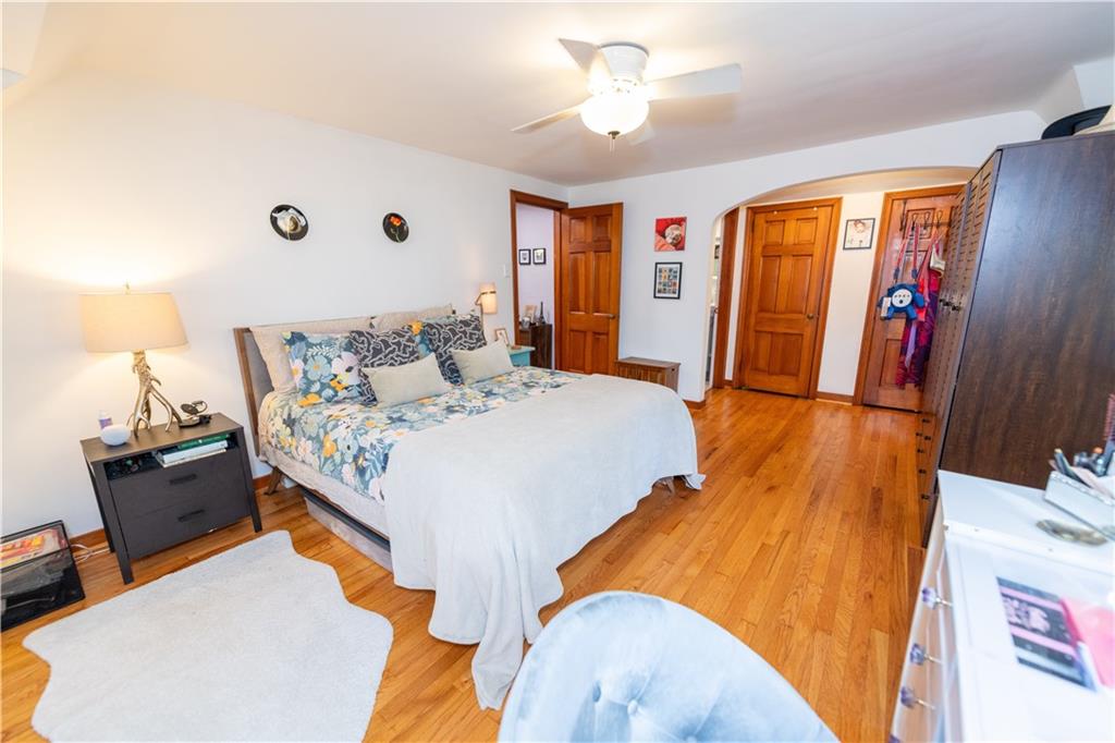 108 Cascade Road Pittsburgh, PA 15221 - Photo 34 of 42 a bedroom with a bed and wooden floor