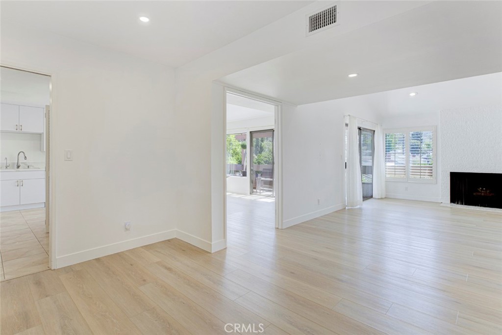 1325 Valley View Road, Unit 301 Glendale, CA 91202 - Photo 21 of 43