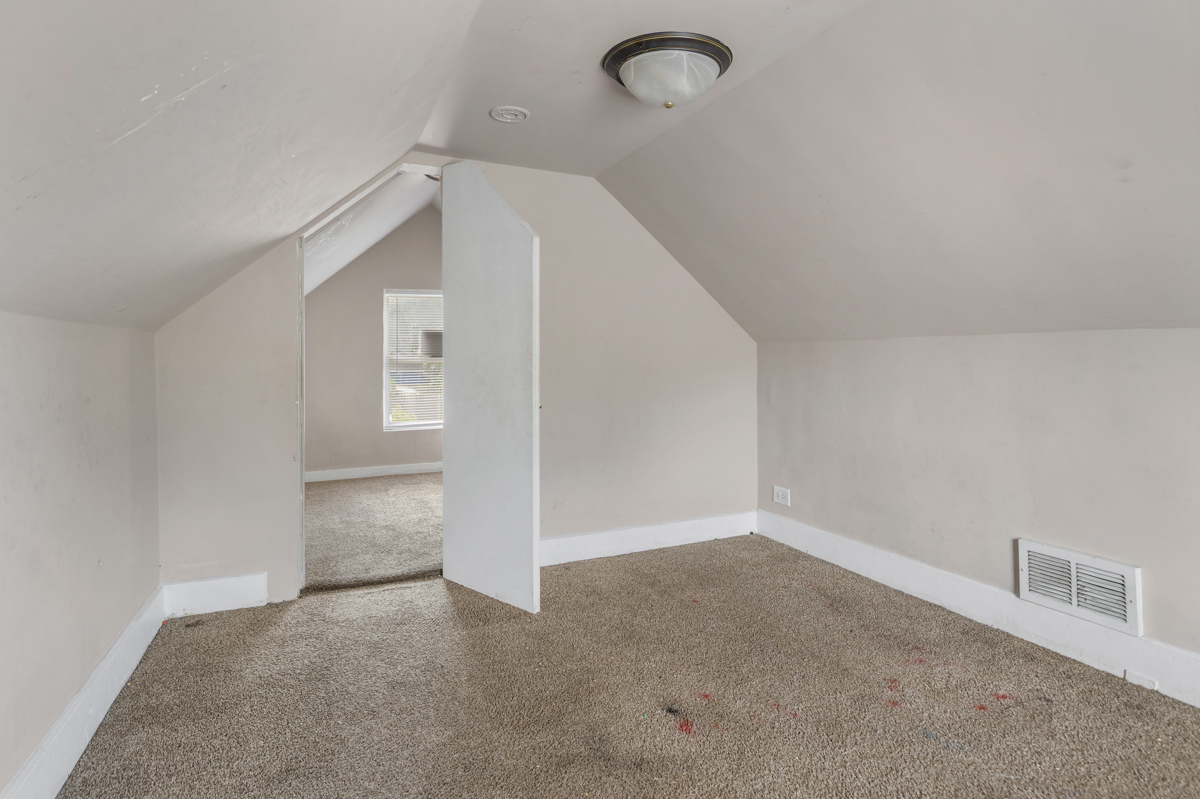 631 East 142nd Street Dolton, IL 60419 - Photo 14 of 29 a view of a room with an empty space
