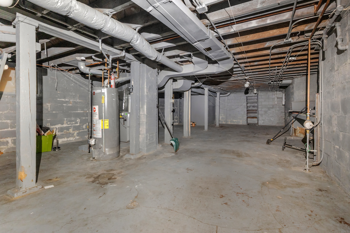 631 East 142nd Street Dolton, IL 60419 - Photo 29 of 29 a view of an empty room