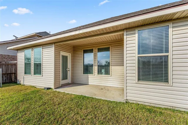 $219,000 | 303 Oak Hampton Drive, Sulphur, LA 70665