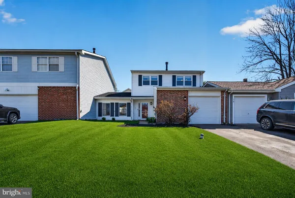 $450,000 | 329 Canterbury Court, Newtown, PA 18940