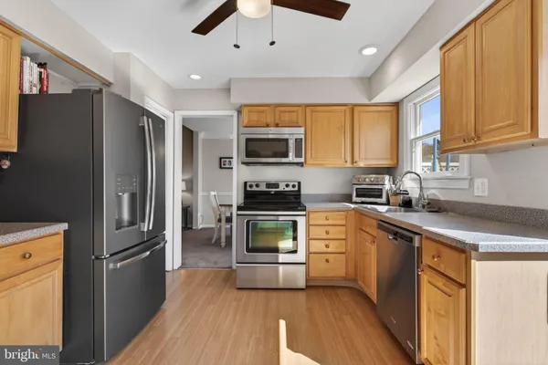 $450,000 | 329 Canterbury Court, Newtown, PA 18940