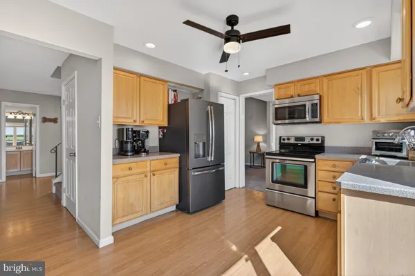 $450,000 | 329 Canterbury Court, Newtown, PA 18940