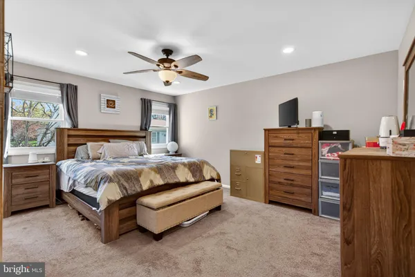 $450,000 | 329 Canterbury Court, Newtown, PA 18940