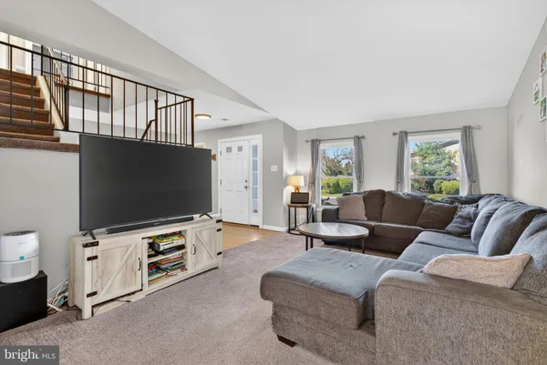 $450,000 | 329 Canterbury Court, Newtown, PA 18940