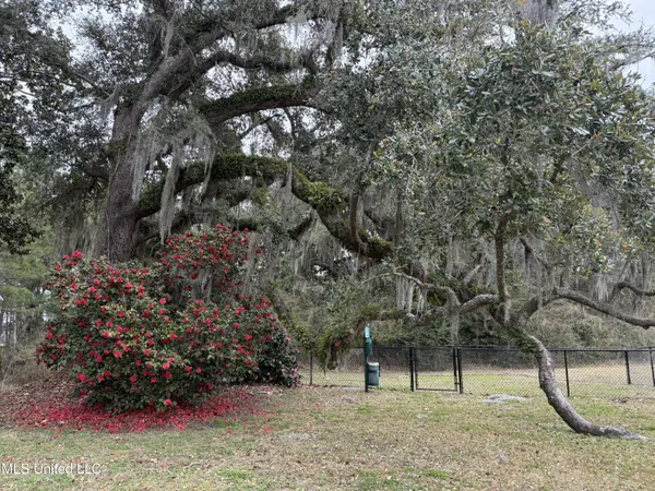 $450,000 | 414 Elegans Court, Ocean Springs, MS 39564