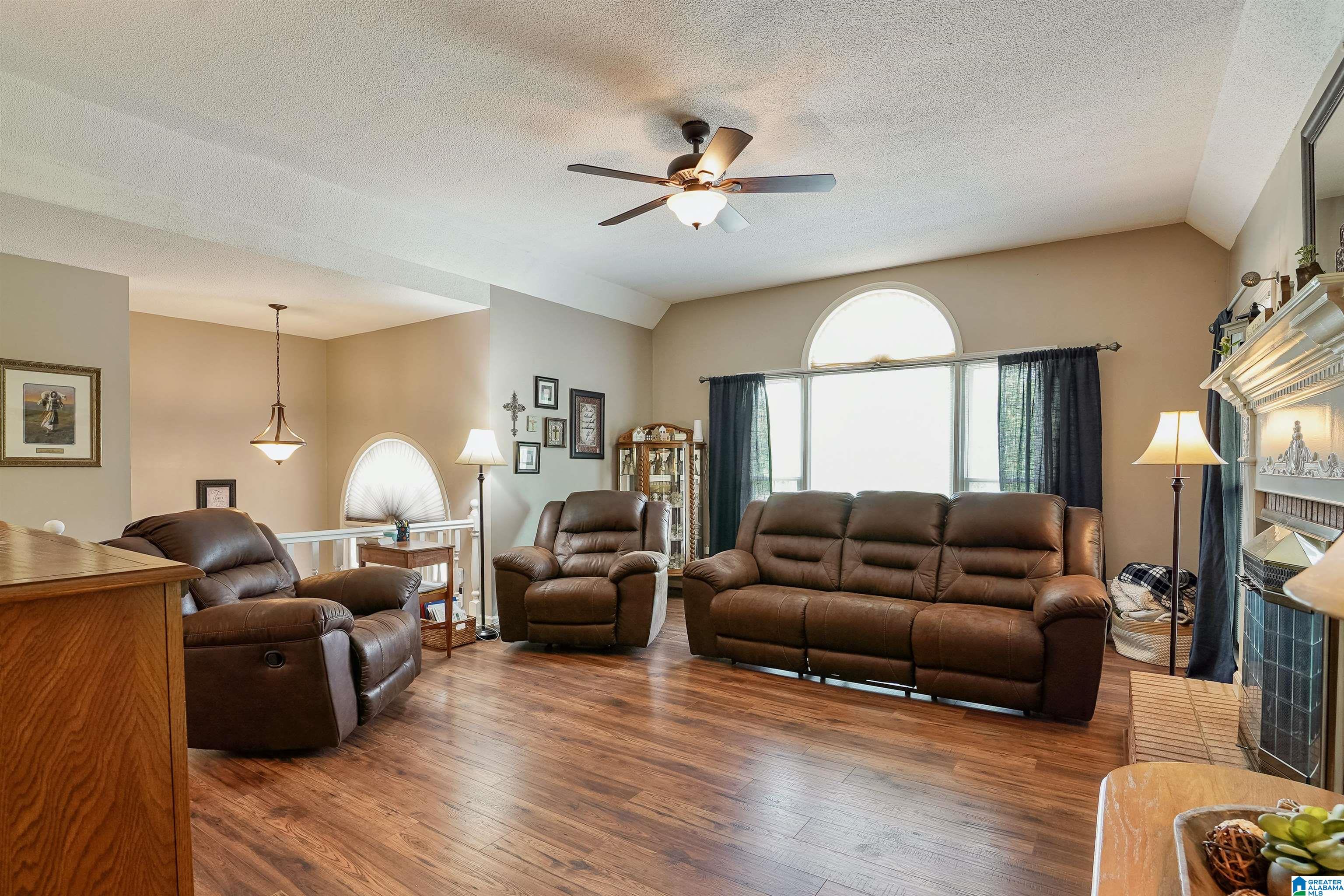 1044 Independence Court Alabaster, AL 35007 - Photo 3 of 23
