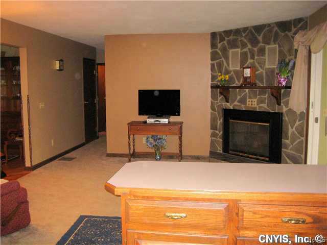 8921 Plainville Road Lysander, NY 13027 - Photo 5 of 16 Family Room