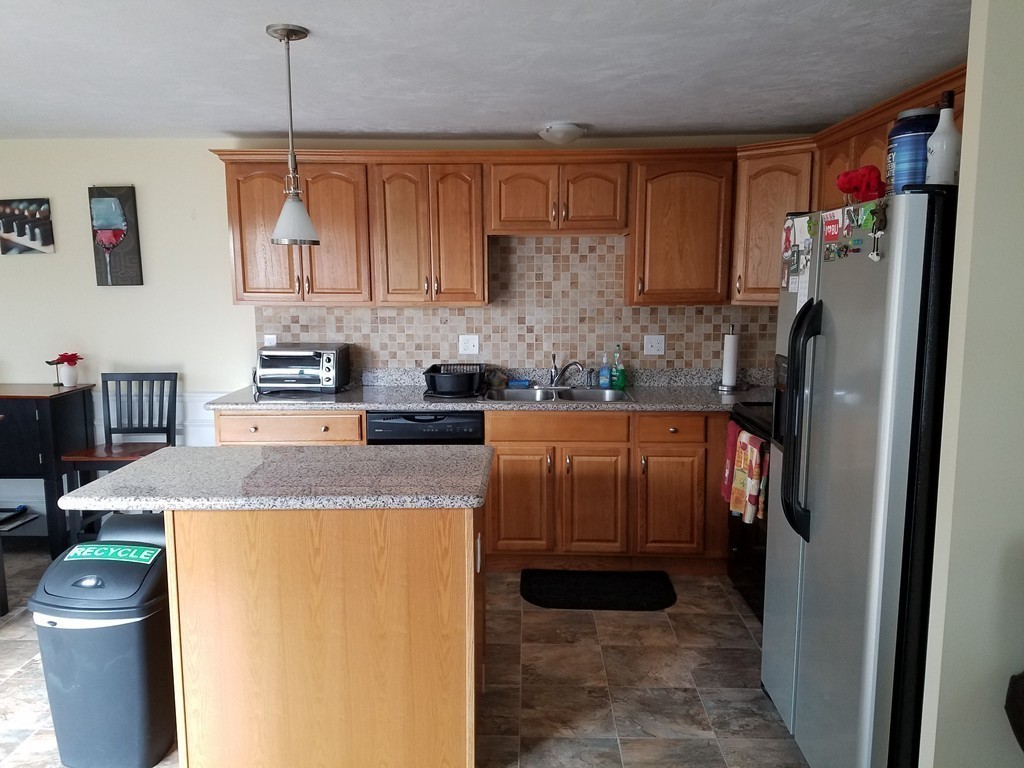 23 Honeysuckle Road Worcester, MA 01607 - Photo 3 of 25 Gallery Image 3