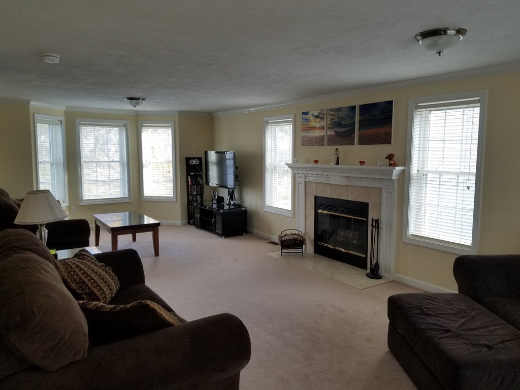 23 Honeysuckle Road Worcester, MA 01607 - Photo 6 of 25 Gallery Image 6