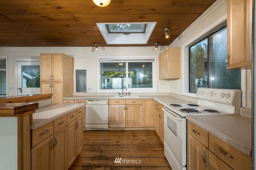 7314 Southwest Maury Park Road Vashon, WA 98070 - Photo 9 of 23 Gallery Image 9