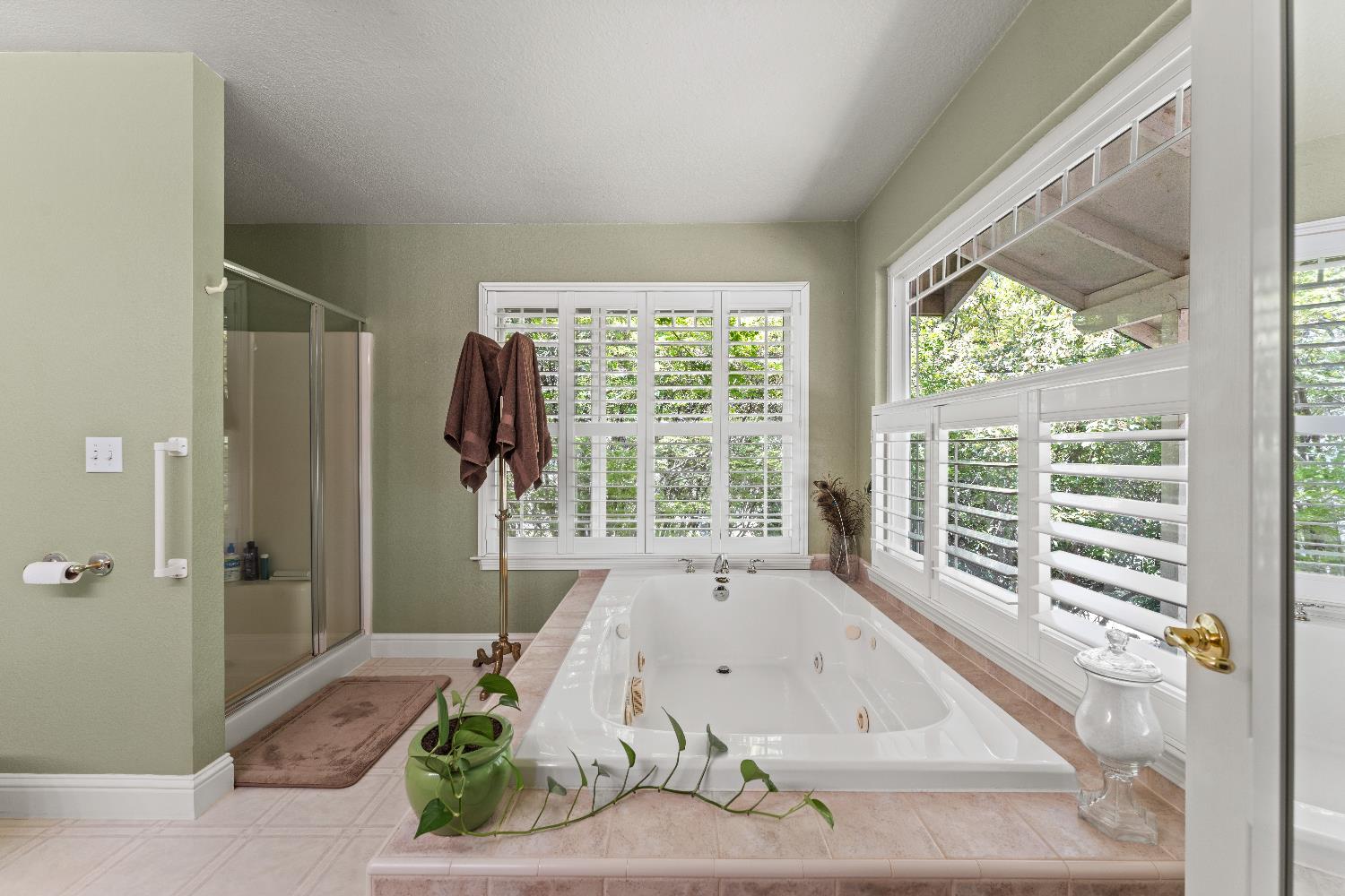 19699 McCourtney Road Grass Valley, CA 95949 - Photo 4 of 27 a living room with a large window