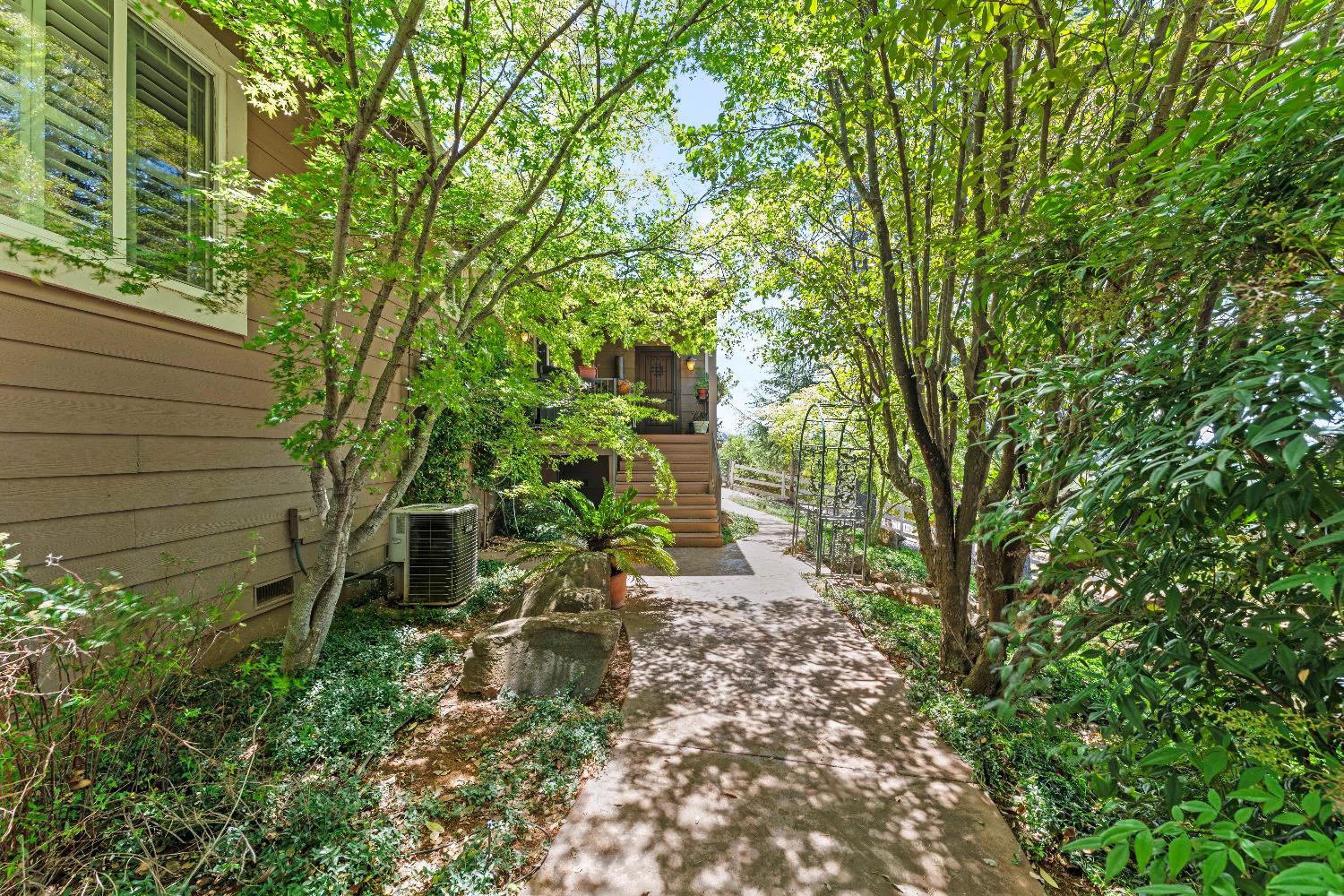 19699 McCourtney Road Grass Valley, CA 95949 - Photo 9 of 27 a pathway of a yard