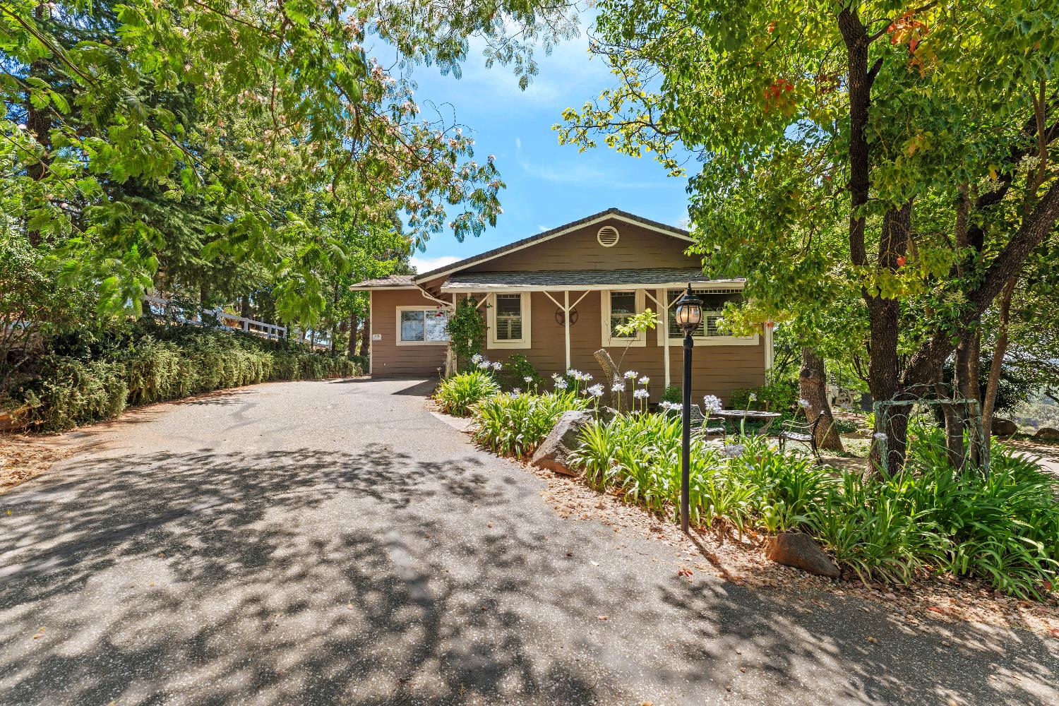 19699 McCourtney Road Grass Valley, CA 95949 - Photo 2 of 27 a front view of a house with a yard
