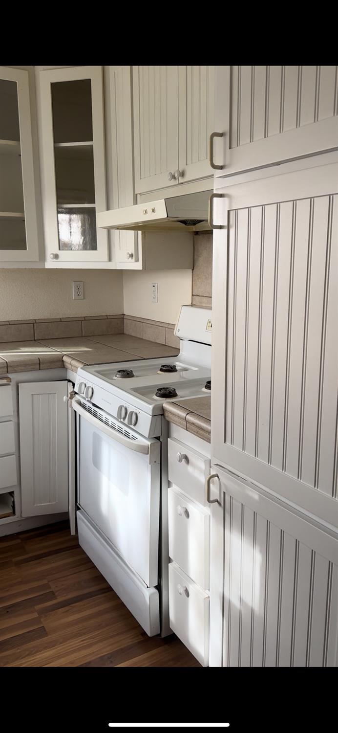 19699 McCourtney Road Grass Valley, CA 95949 - Photo 19 of 27 a kitchen with stainless steel appliances granite countertop a stove a sink and a refrigerator