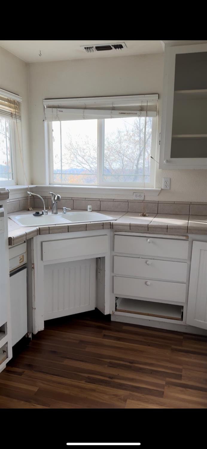 19699 McCourtney Road Grass Valley, CA 95949 - Photo 23 of 27 Full Kitchen Granny Flat picture taken prior to current tennant