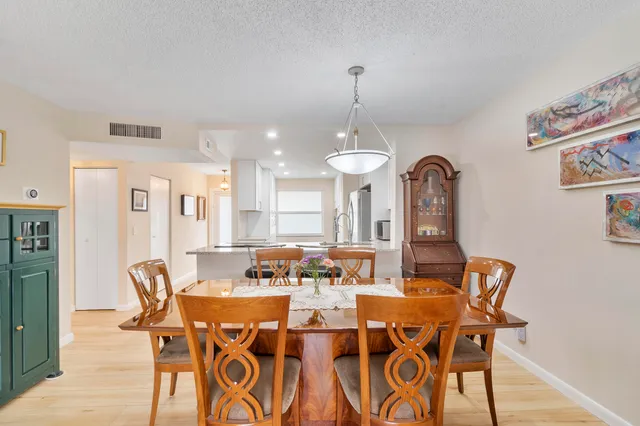 $1,900 | 27 Abbey Lane, Unit 306, Delray Beach, FL 33446