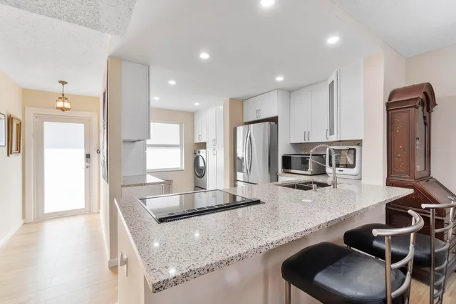 $1,900 | 27 Abbey Lane, Unit 306, Delray Beach, FL 33446