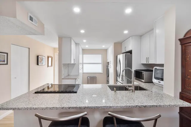 $1,900 | 27 Abbey Lane, Unit 306, Delray Beach, FL 33446