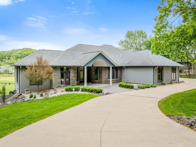 $1,444,000 | 446 Country Club Lane, Onalaska, WI 54650