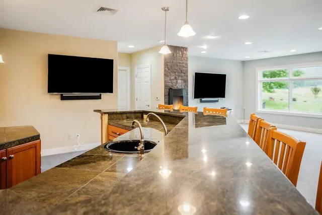 $1,444,000 | 446 Country Club Lane, Onalaska, WI 54650