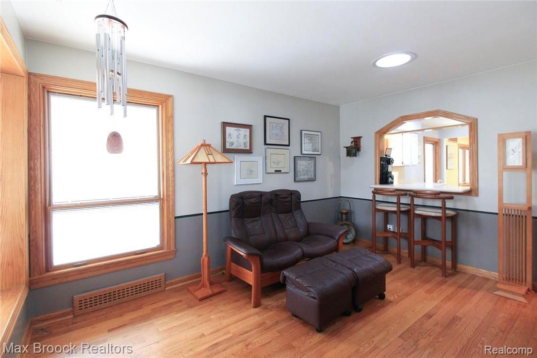 33 Amherst Road Pleasant Ridge, MI 48069 - Photo 4 of 22 Light Filled Living Room