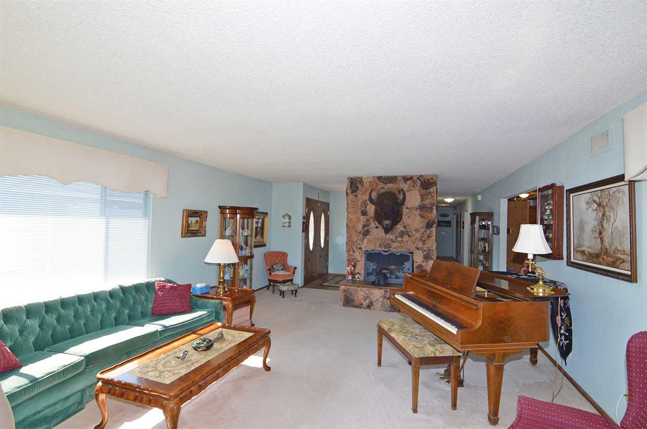 3209 Helix Street Spring Valley, CA 91977 - Photo 4 of 15