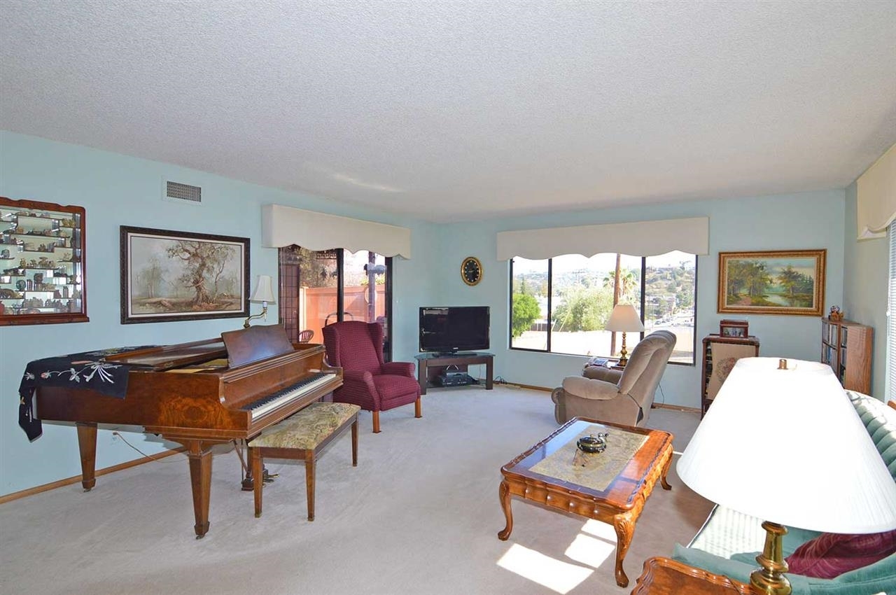 3209 Helix Street Spring Valley, CA 91977 - Photo 6 of 15