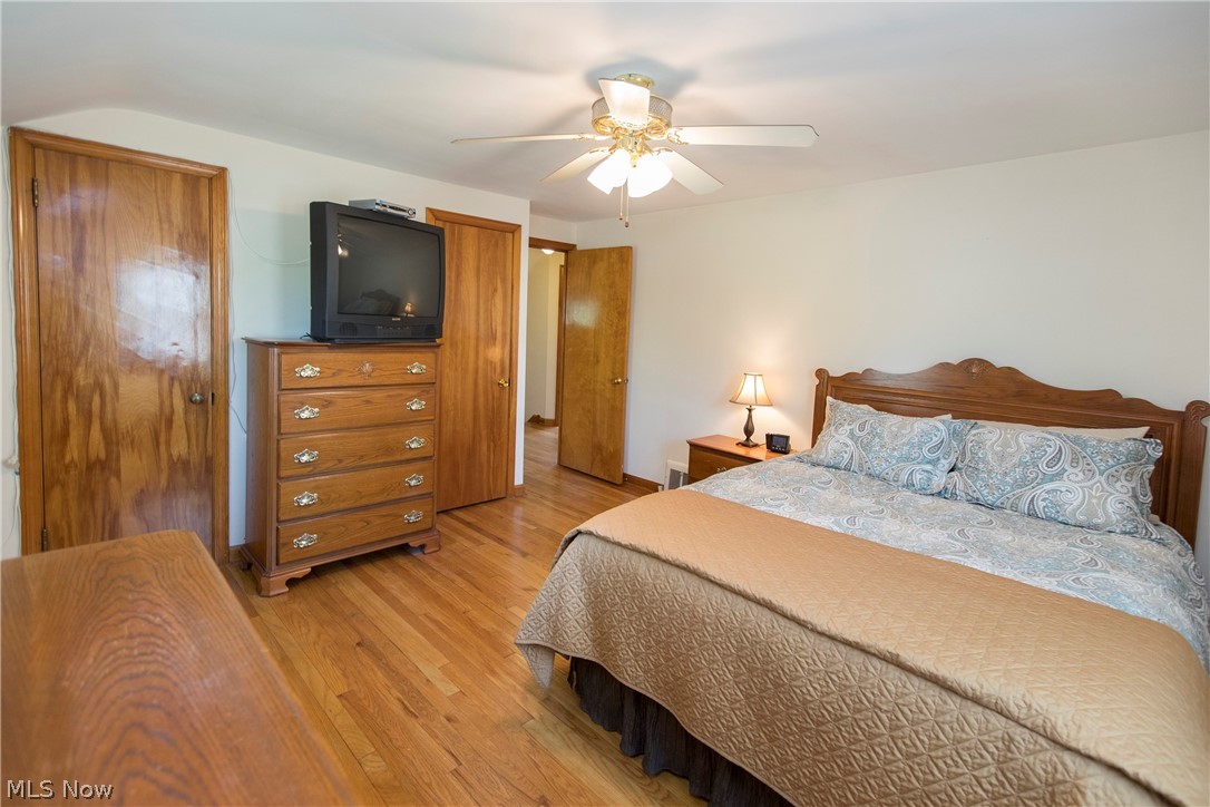 1295 Clearview Road Cleveland, OH 44124 - Photo 17 of 31