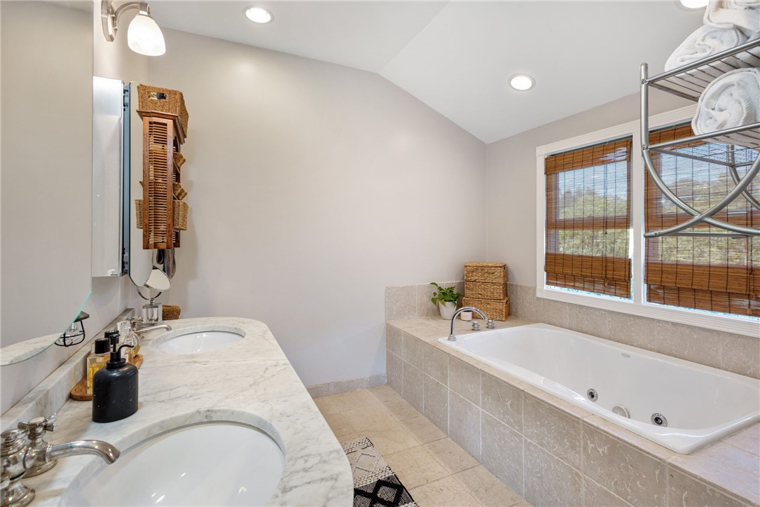 446 Maple Avenue Barrington, RI 02806 - Photo 22 of 38