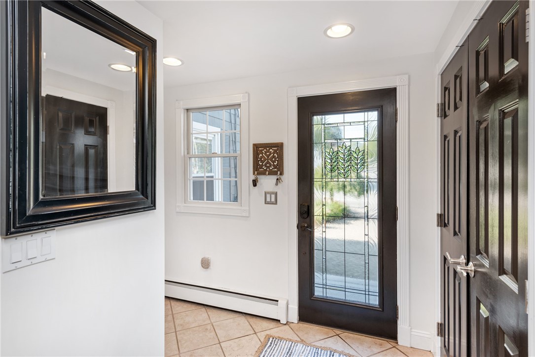446 Maple Avenue Barrington, RI 02806 - Photo 5 of 38