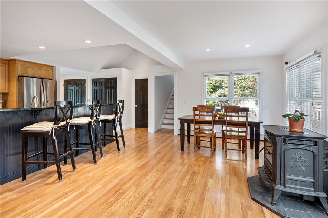 446 Maple Avenue Barrington, RI 02806 - Photo 7 of 38