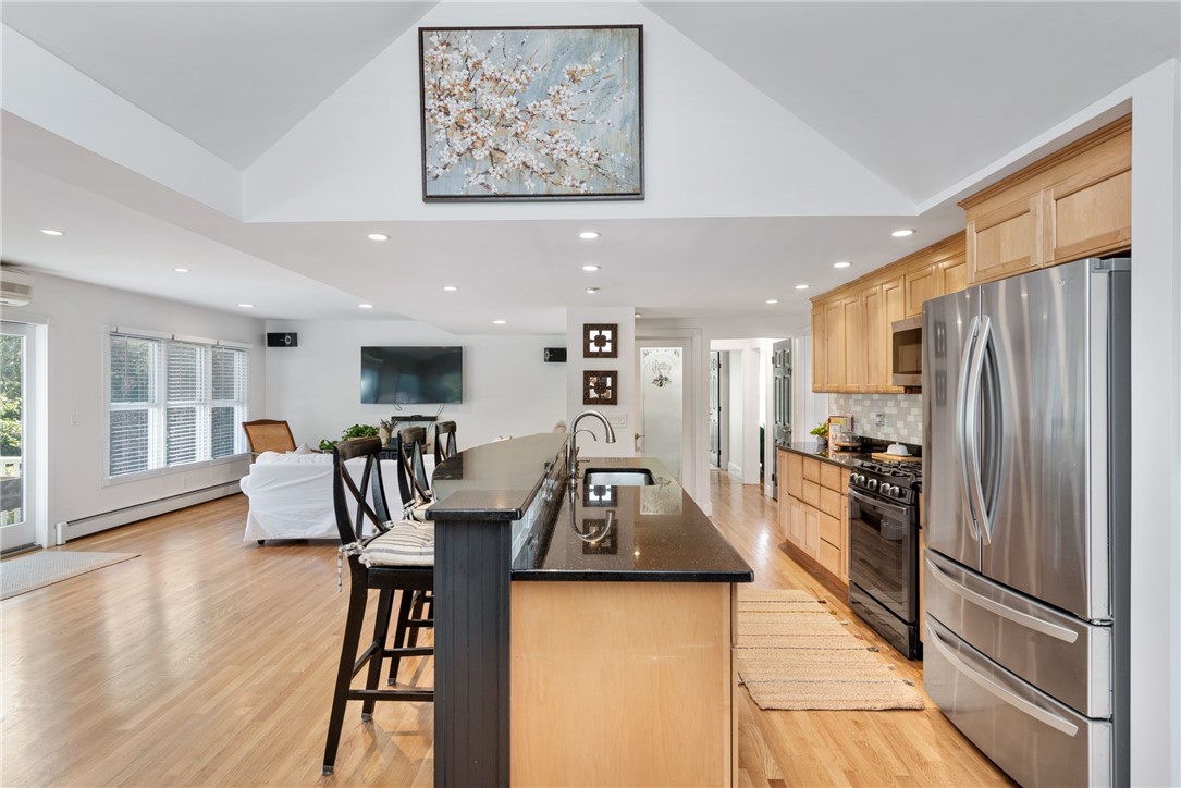 446 Maple Avenue Barrington, RI 02806 - Photo 8 of 38