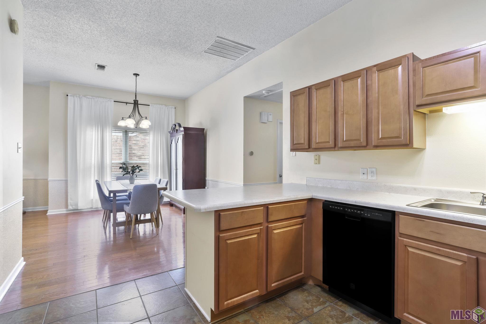 2044 Spring Ridge Avenue Baton Rouge, LA 70816 - Photo 8 of 19