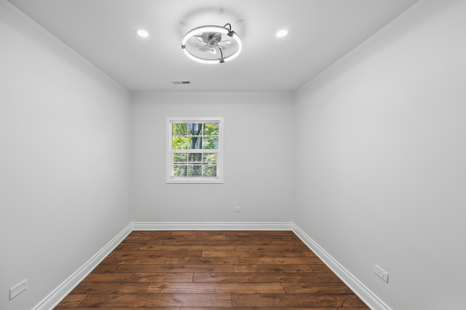 570 Andover Street Chicago Heights, IL 60411 - Photo 18 of 22 an empty room with a window