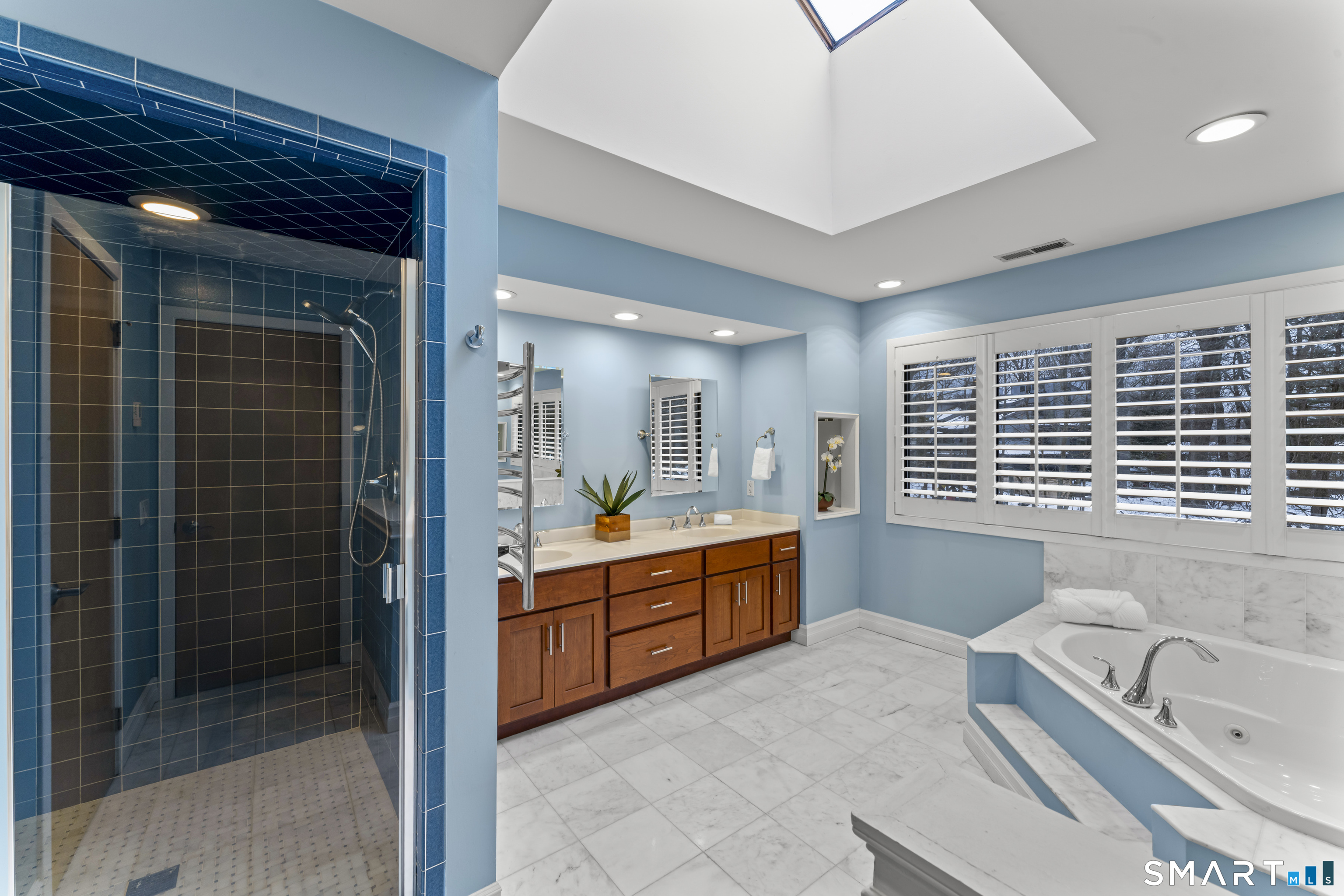 211 Pinewood Road Stamford, CT 06903 - Photo 23 of 38 a large bathroom with a large tub and sink