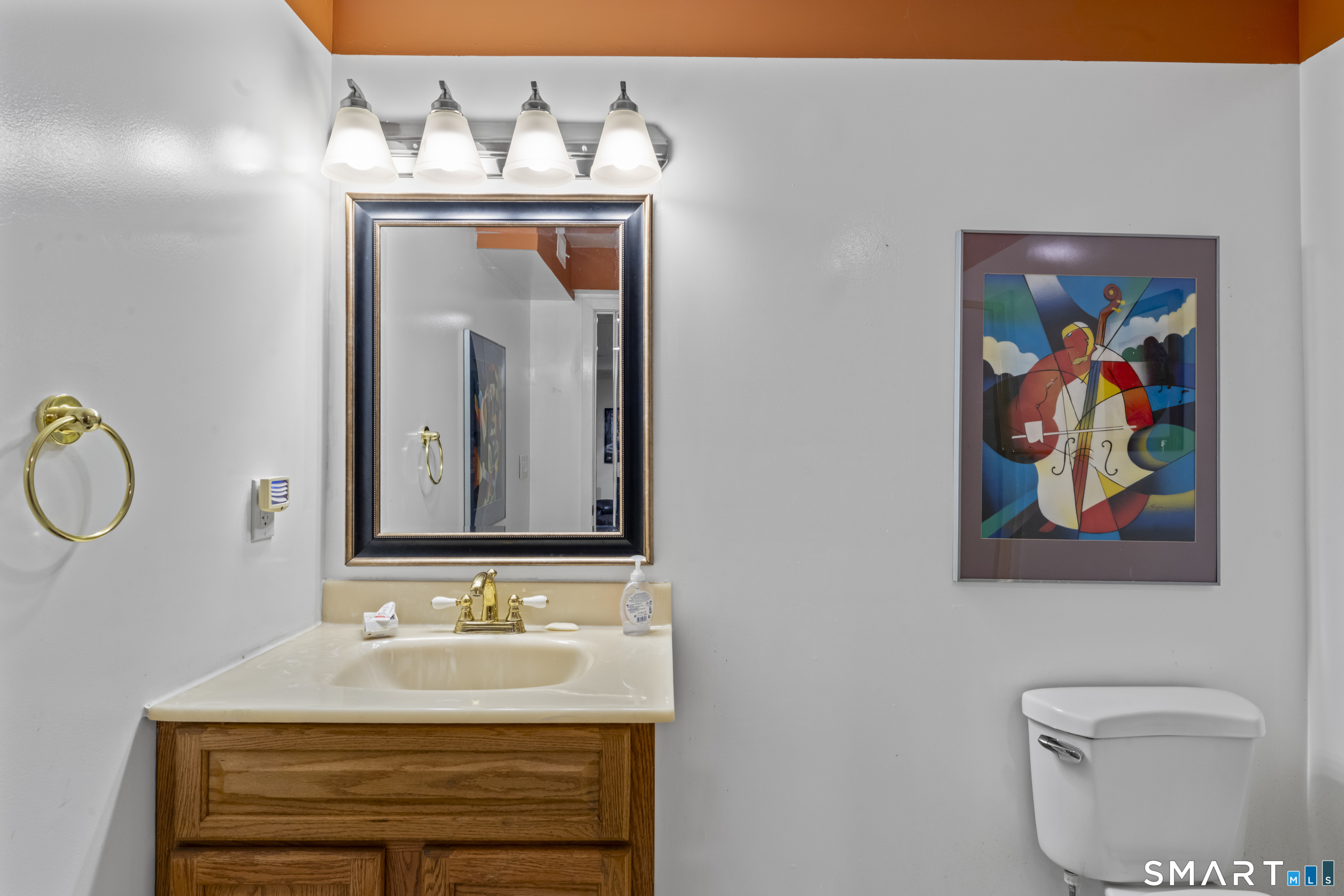 211 Pinewood Road Stamford, CT 06903 - Photo 35 of 38 a bathroom with a toilet a sink and mirror