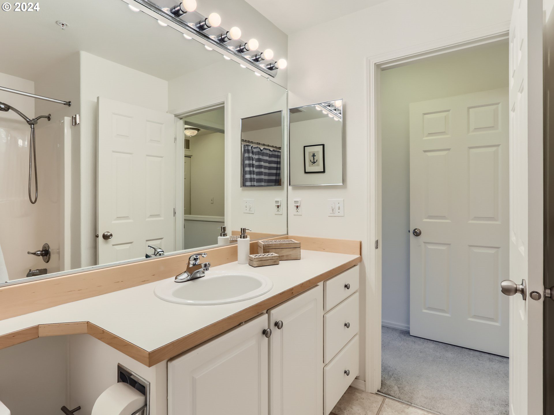 13830 Southwest Scholls Ferry Road, Unit 102 Beaverton, OR 97007 - Photo 13 of 19 Gallery Image 13