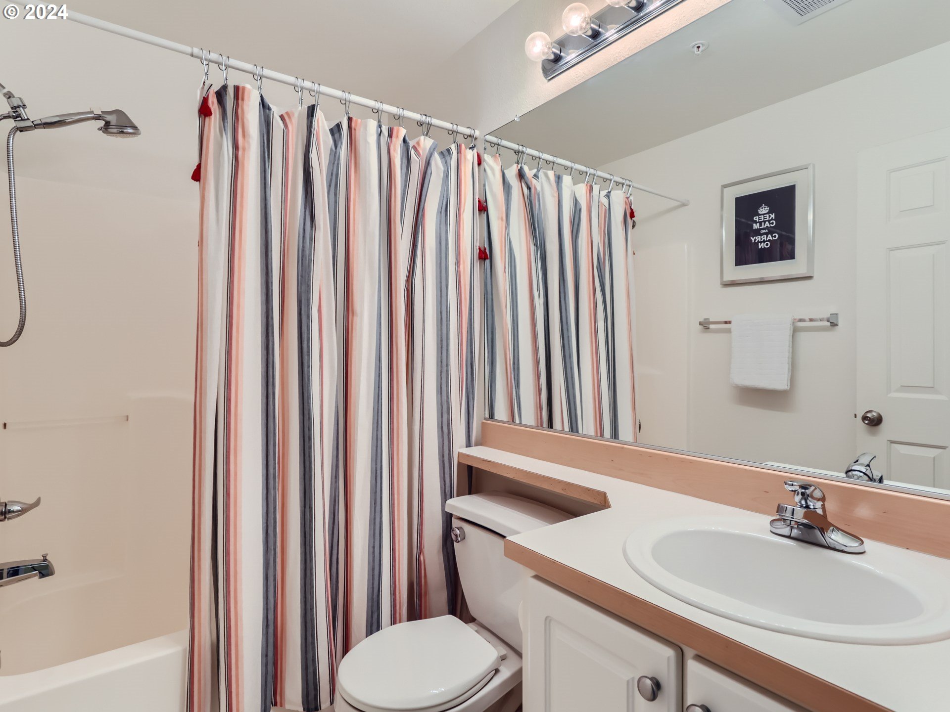 13830 Southwest Scholls Ferry Road, Unit 102 Beaverton, OR 97007 - Photo 15 of 19 Gallery Image 15