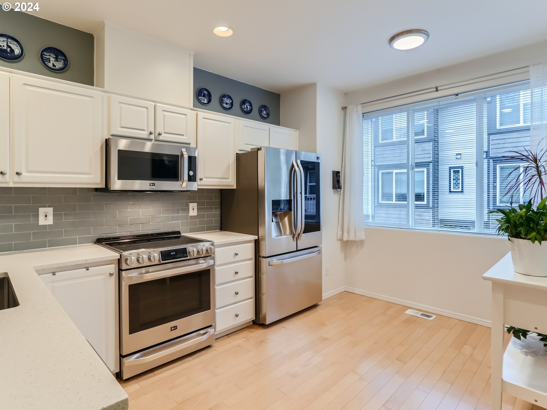 13830 Southwest Scholls Ferry Road, Unit 102 Beaverton, OR 97007 - Photo 7 of 19 Gallery Image 7