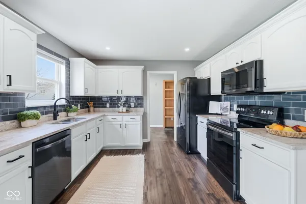 $374,000 | 5841 Safari Drive, Indianapolis, IN 46237