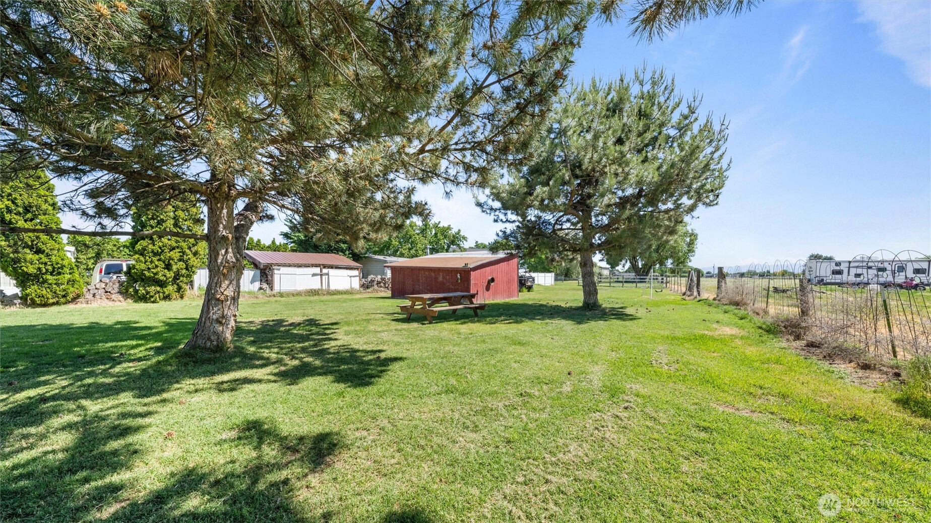 457 McKinney Road Walla Walla, WA 99362 - Photo 20 of 29 a fire hydrant in the middle of a field