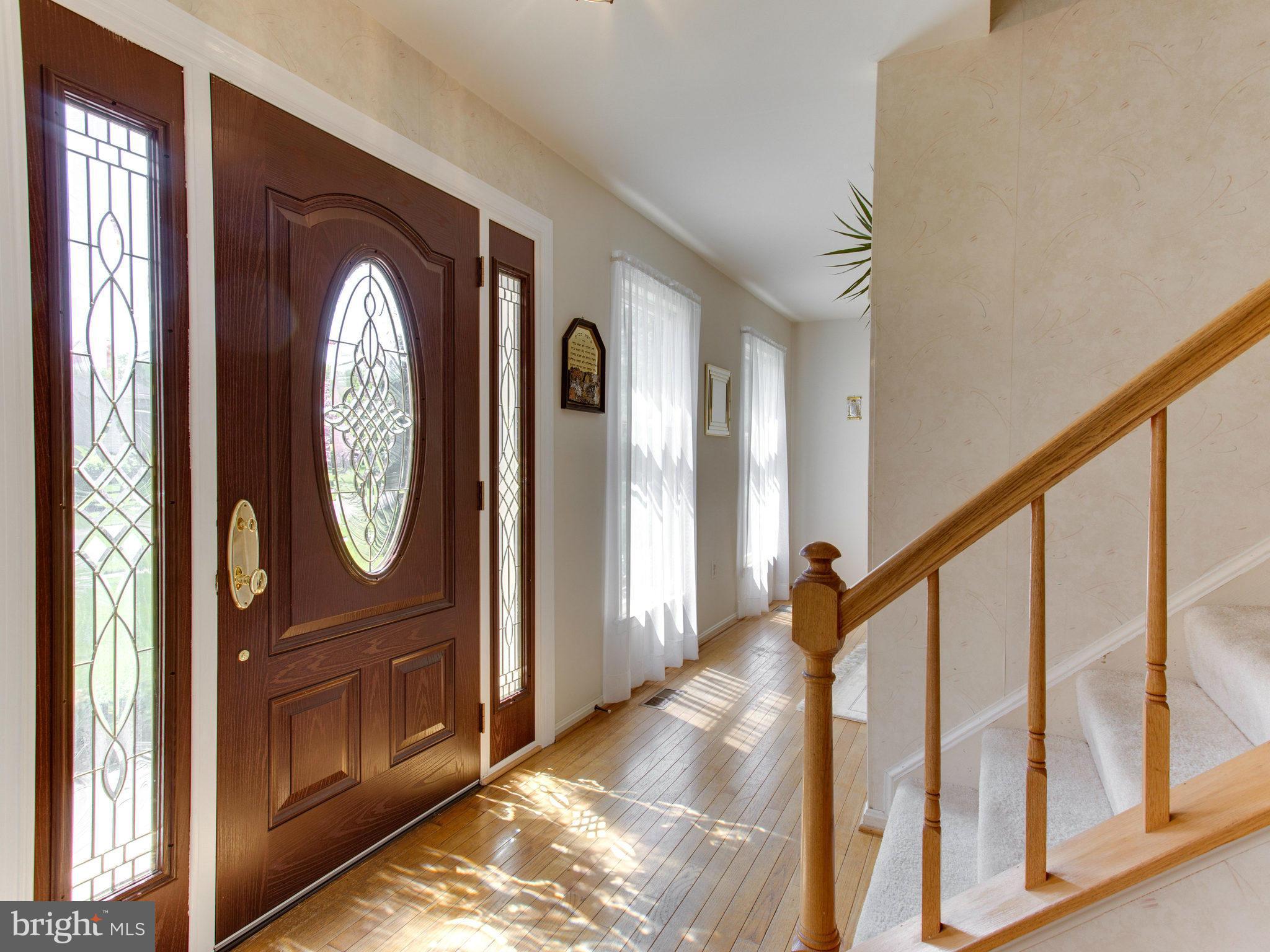 10 Deckman Court Silver Spring, MD 20906 - Photo 2 of 25 a view of a interior of the house