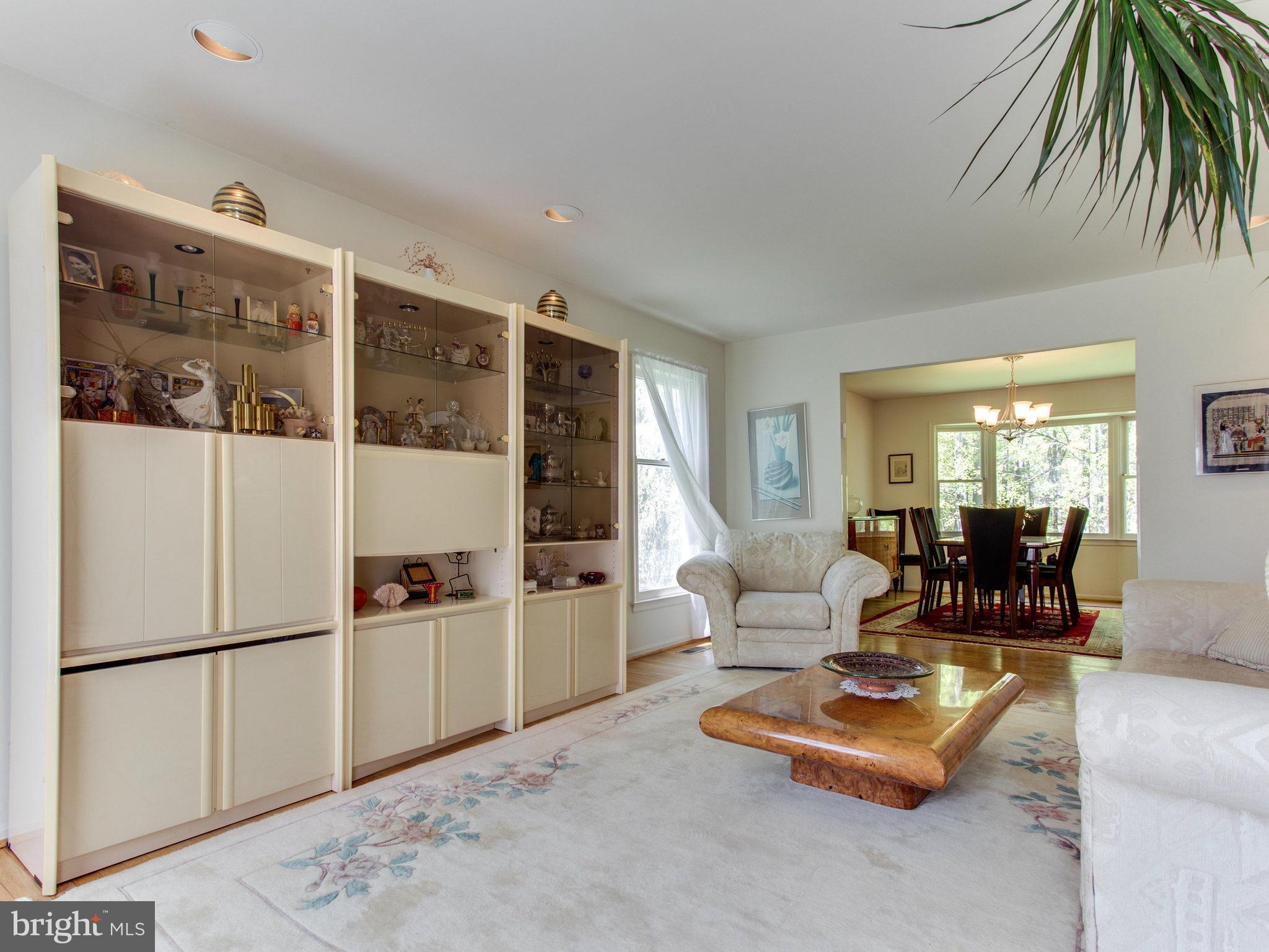 10 Deckman Court Silver Spring, MD 20906 - Photo 4 of 25 a living room with furniture and a table