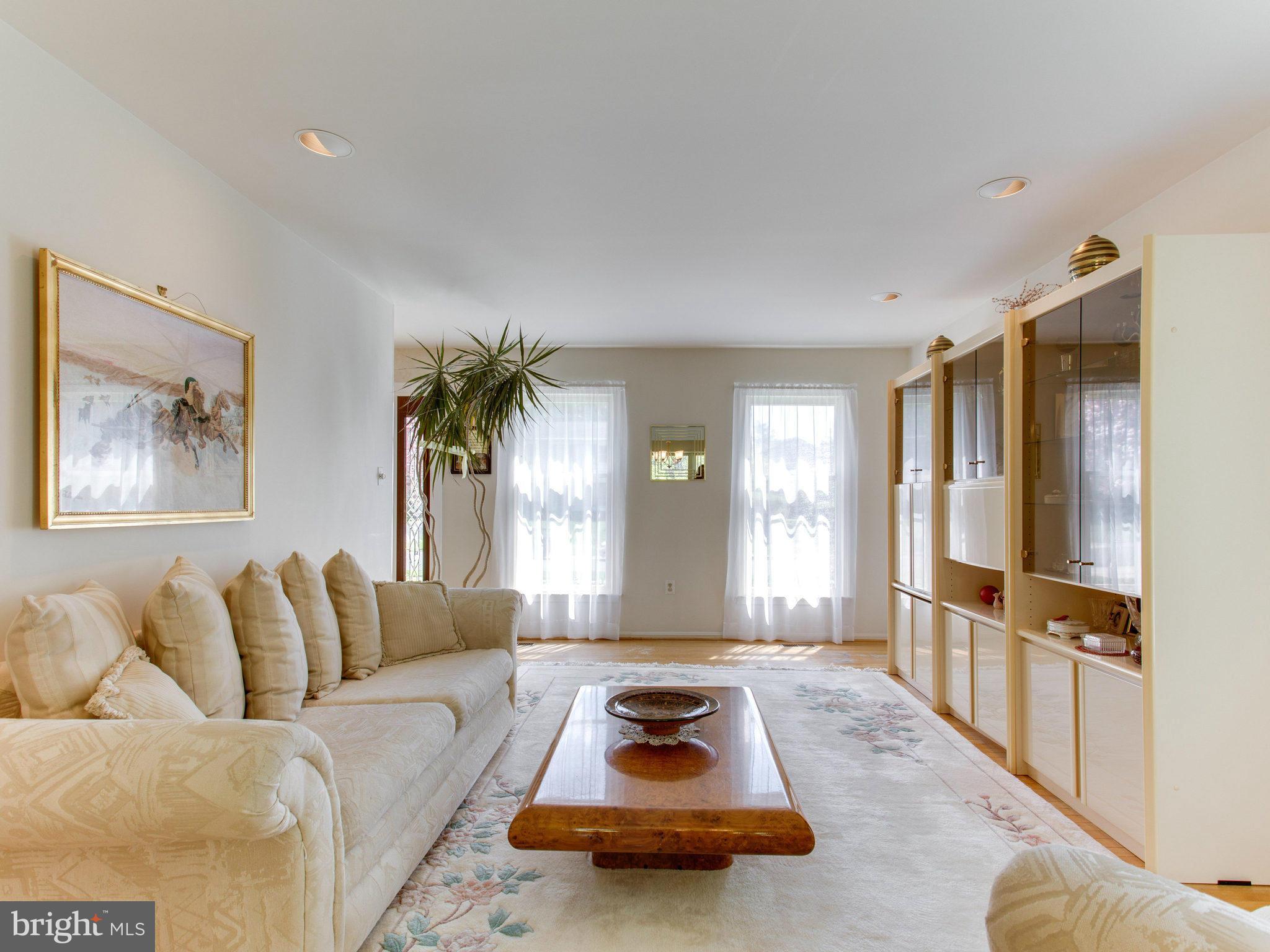 10 Deckman Court Silver Spring, MD 20906 - Photo 6 of 25 a living room with furniture and a window