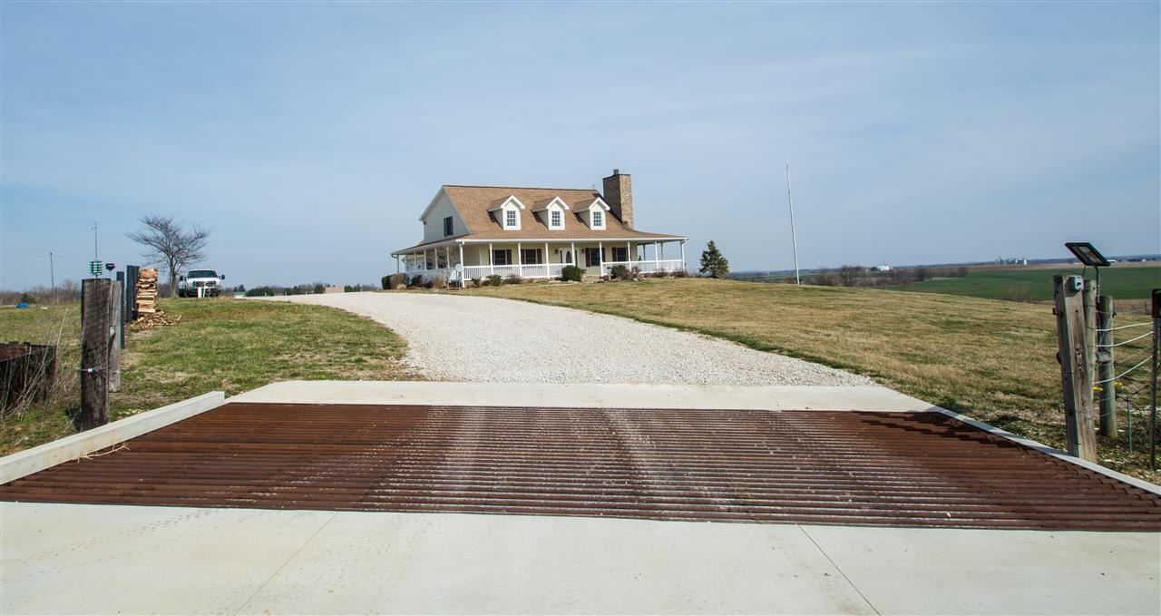7058 South Decker Road Vincennes, IN 47591 - Photo 2 of 27