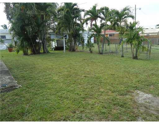 642 Southwest 11th Street Hallandale Beach, FL 33009 - Photo 16 of 16 Yard/Garden